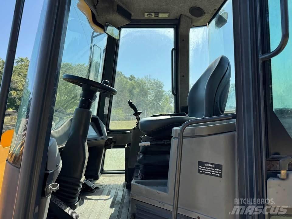 John Deere 244 J Hjullastare