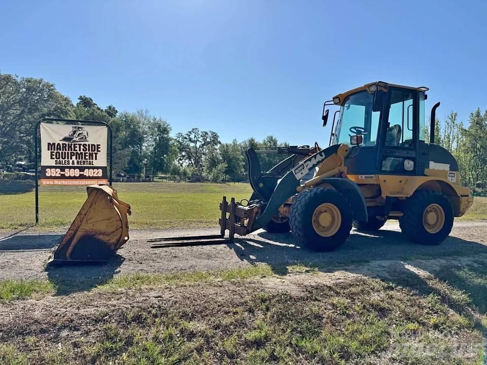 John Deere 244 J Hjullastare