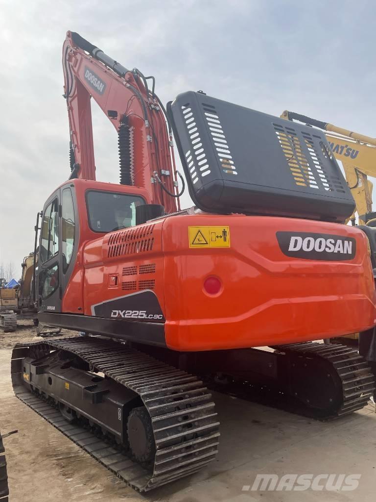 Doosan DX 225 Bandgrävare