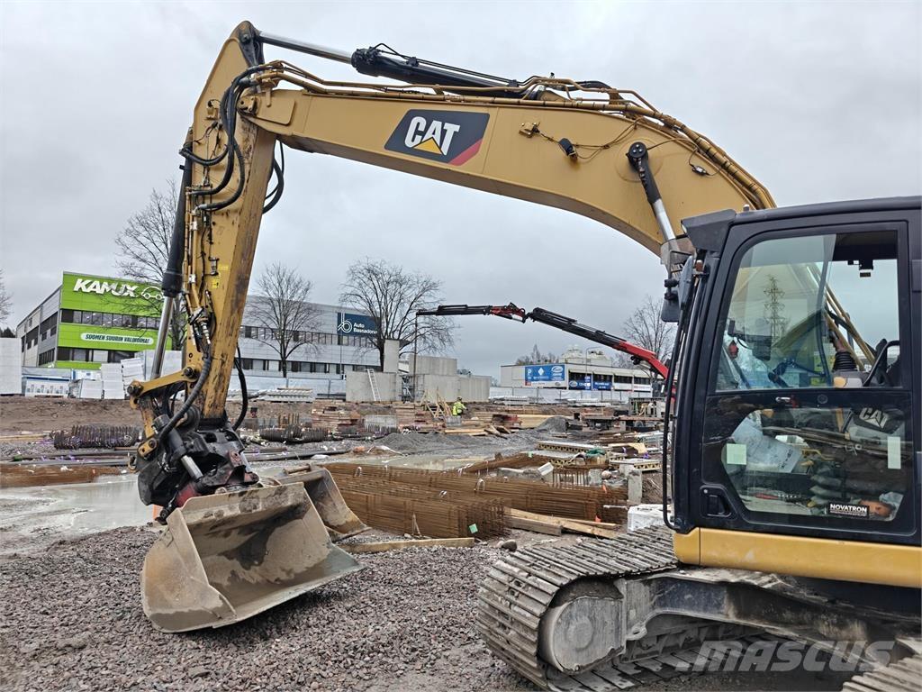 CAT 323 Bandgrävare