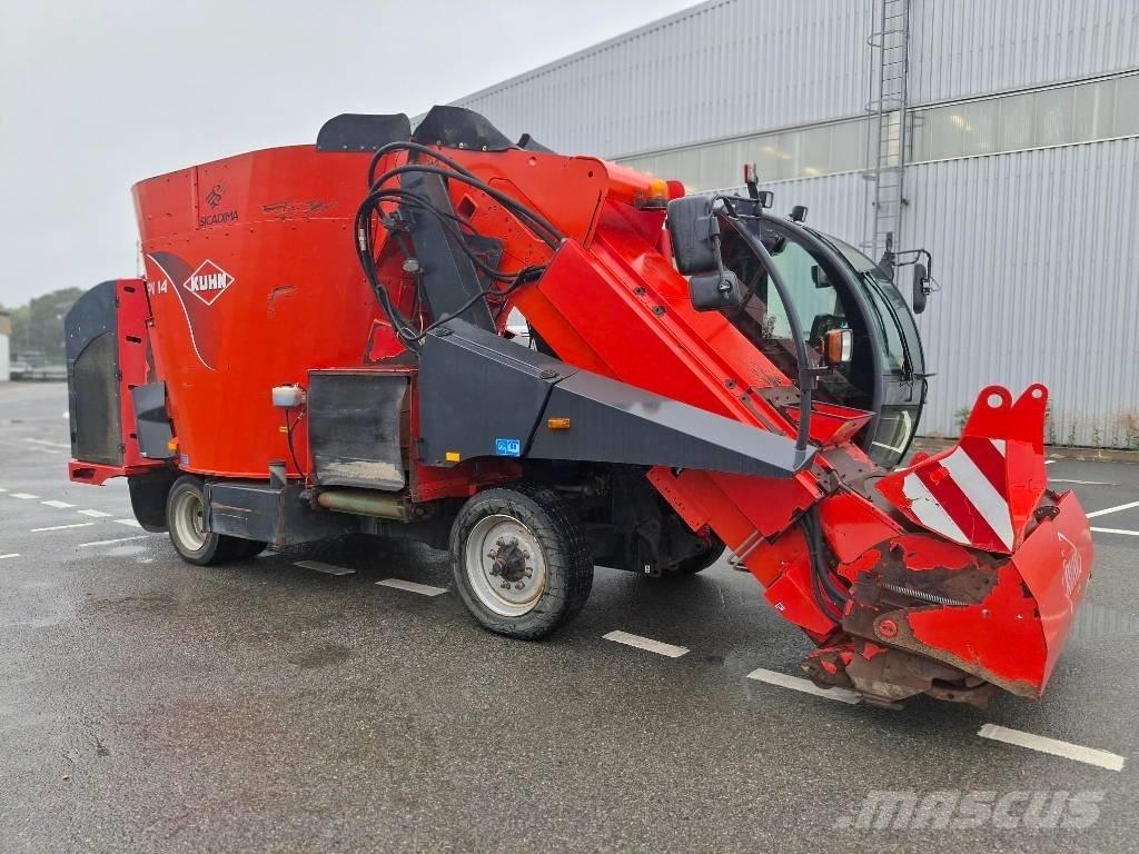 Kuhn SPV 14 Fullfodervagnar