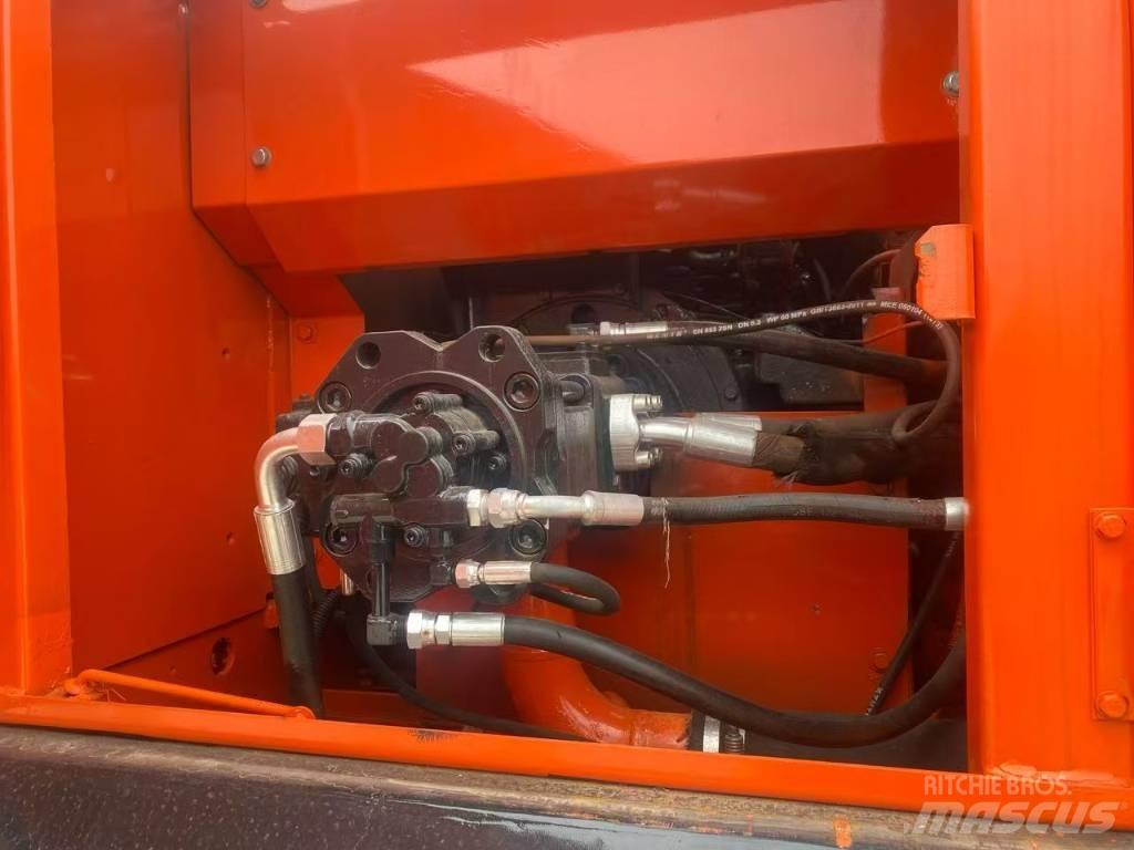 Doosan DX 225 LC Bandgrävare