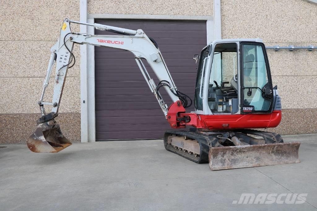 Takeuchi TB 250 Minigrävare < 7t