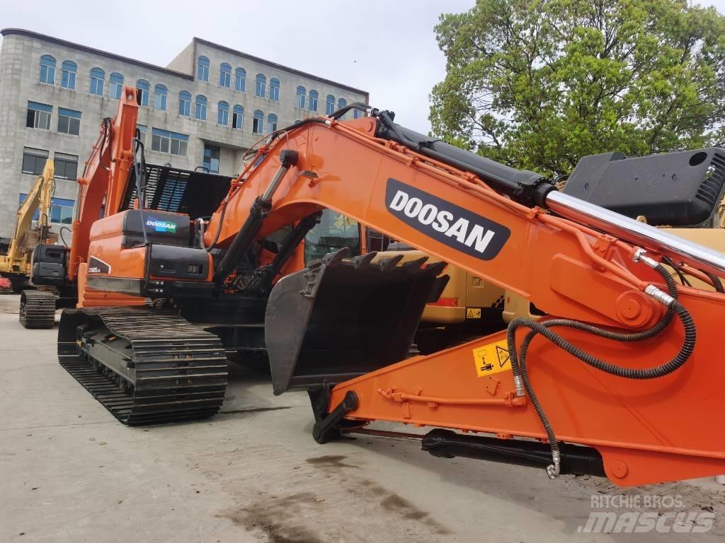 Doosan DX 225 LC Bandgrävare