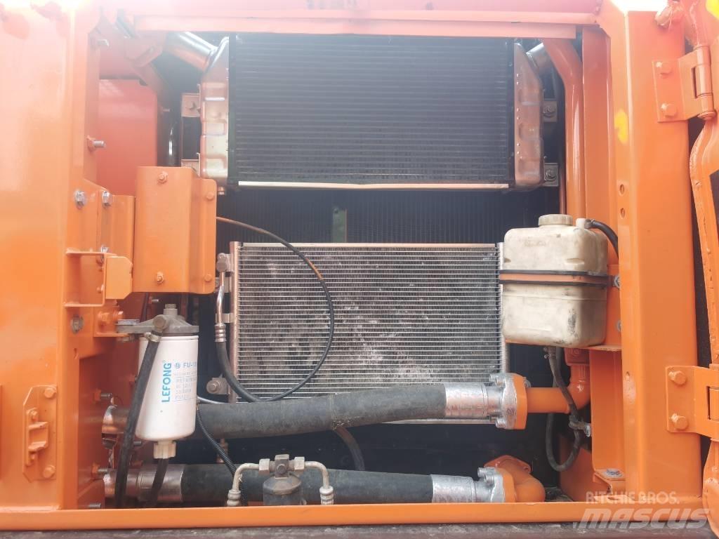 Doosan DX 225 LC Bandgrävare