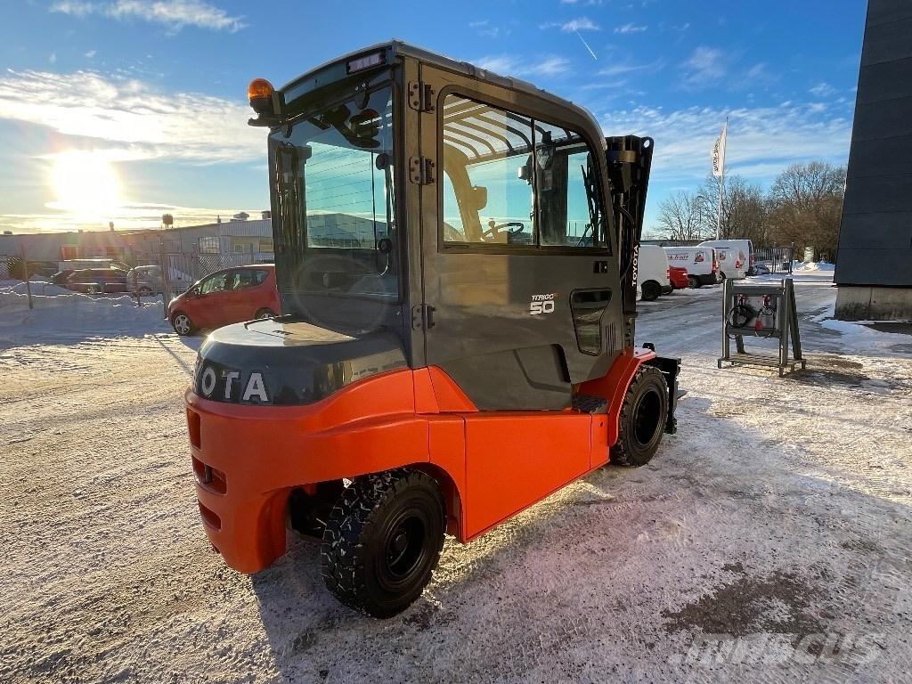 Toyota 8FBMT50 Elmotviktstruckar