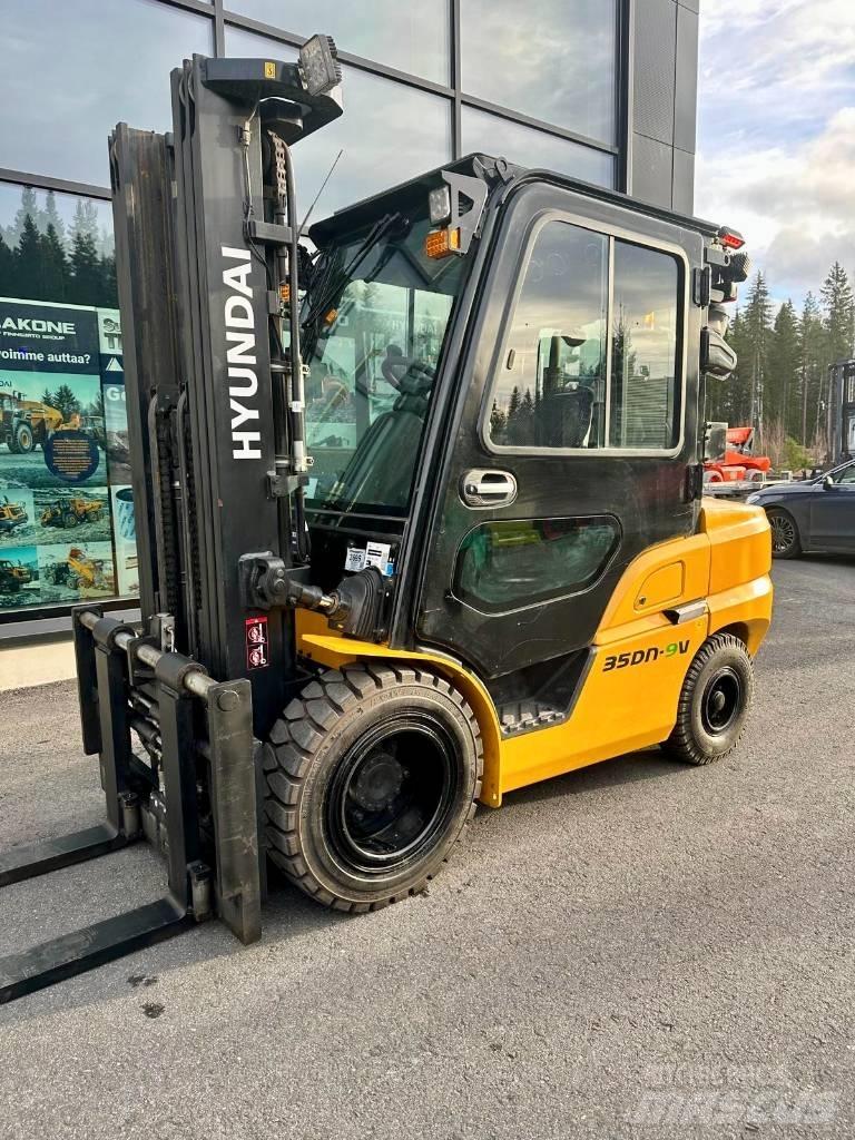 Hyundai 35DN-9V Dieselmotviktstruckar