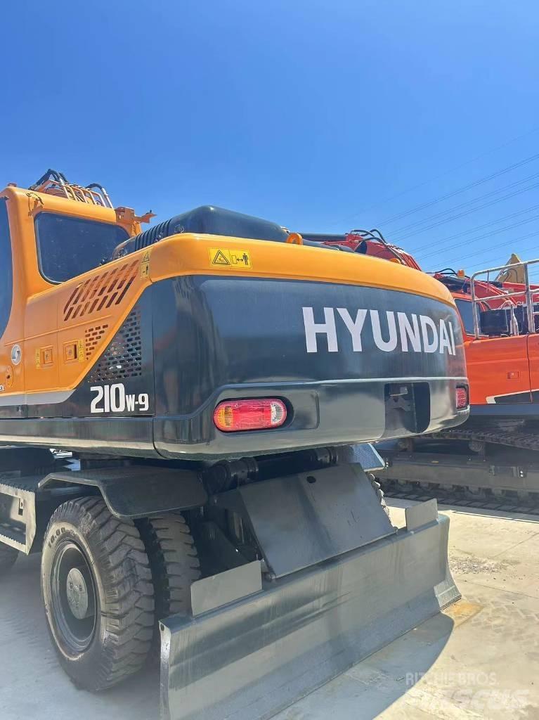 Hyundai R210W-9 Hjulgrävare