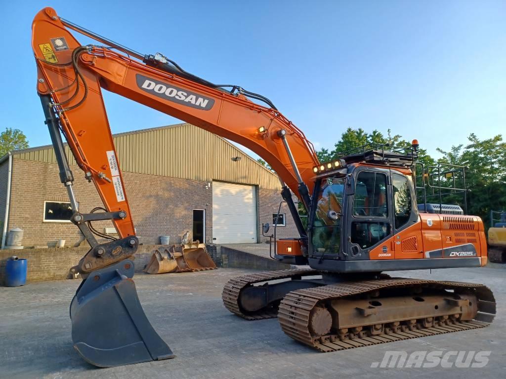 Doosan DX 225 LC-5 Bandgrävare