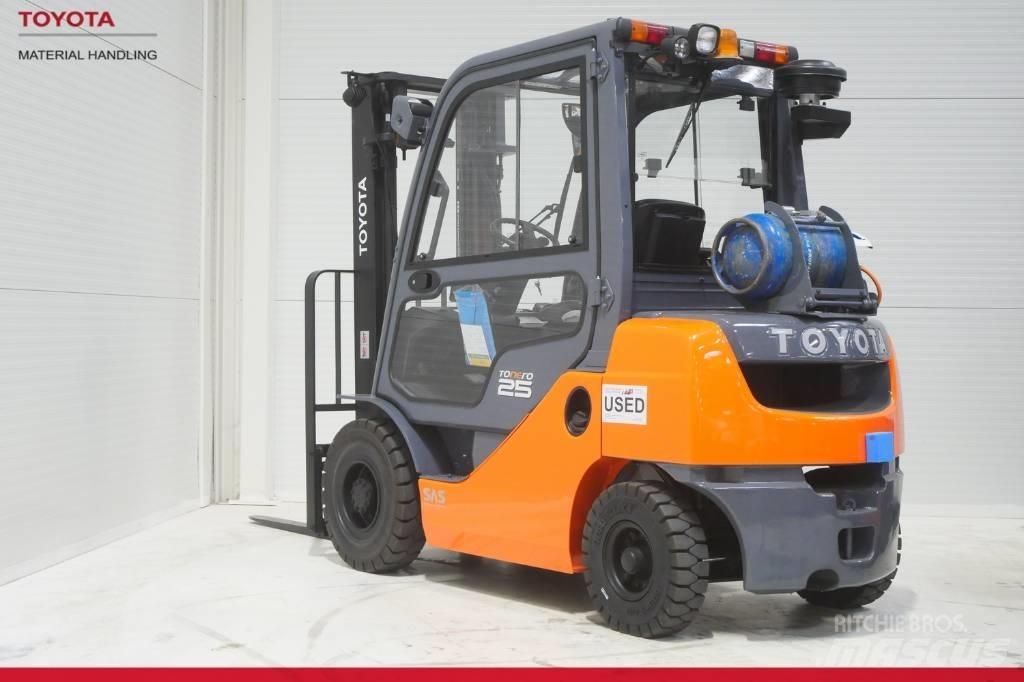 Toyota 02-8 FGF 25 Gasolmotviktstruckar