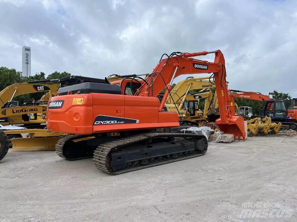 Doosan DX 300 Bandgrävare