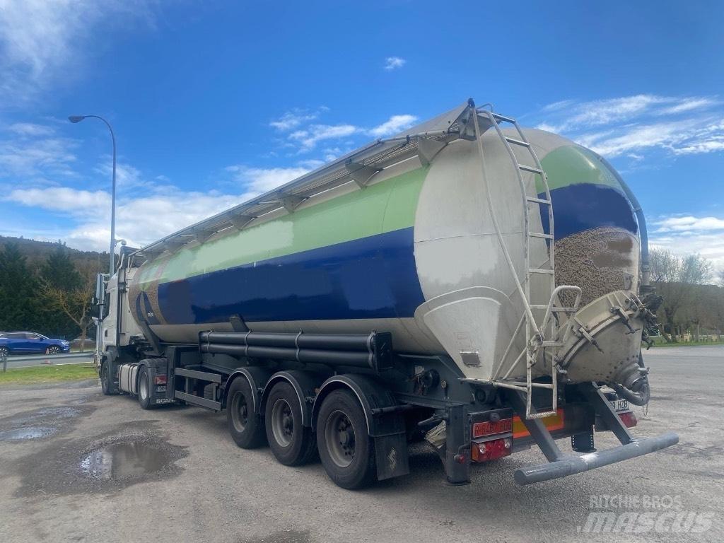 Spitzer SK2460CAL Tanktrailer