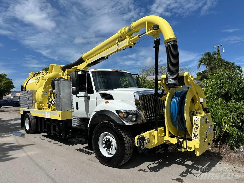 International 7400 Slamsugningsbil