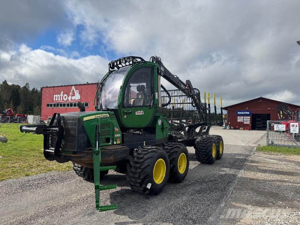 John Deere 810 E Skotare