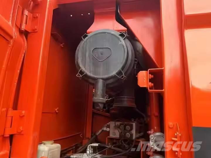 Doosan DX 225 LC Bandgrävare
