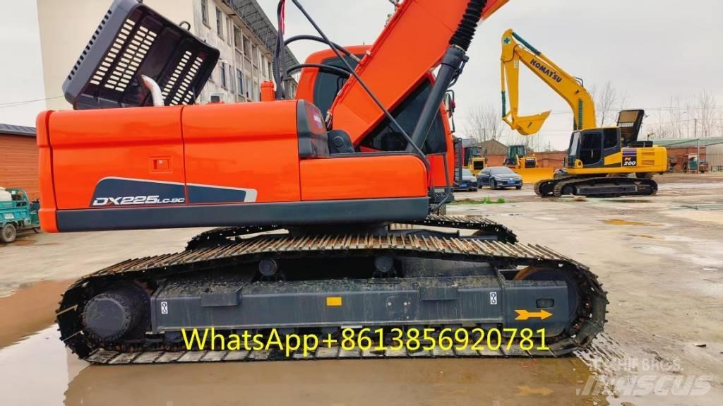 Doosan DX 225 Bandgrävare