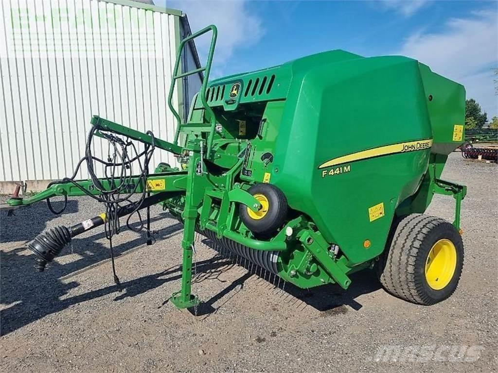 John Deere f441m Fyrkantspressar