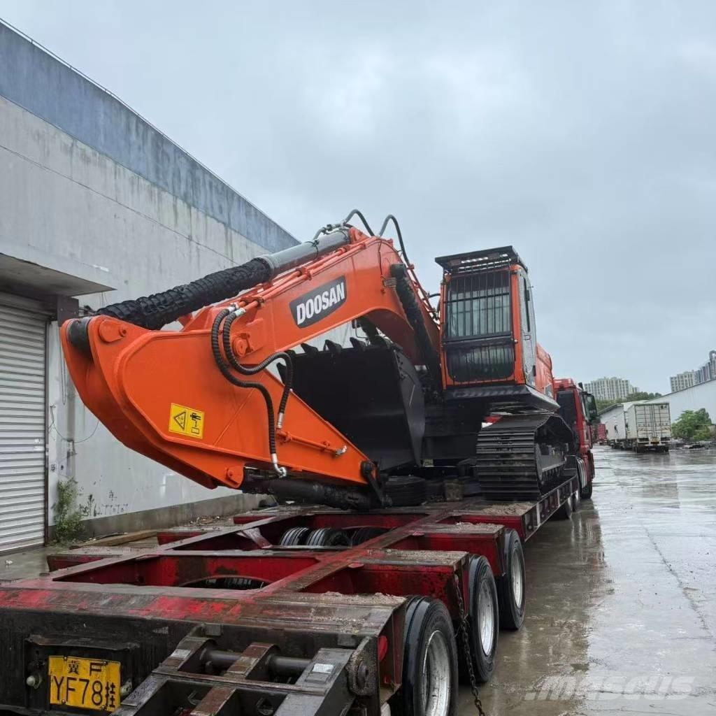 Doosan DX 225 LCA Bandgrävare