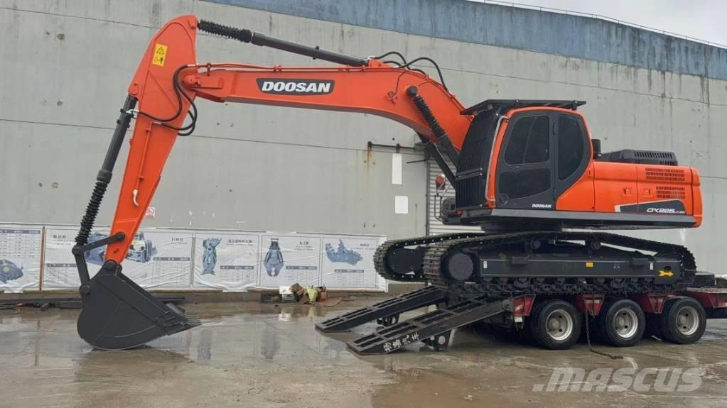 Doosan DX 225 LCA Bandgrävare