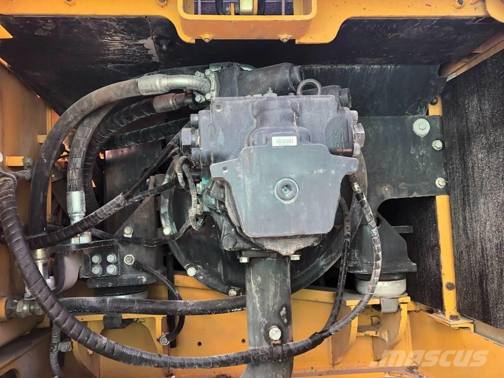 Komatsu 350 Bandgrävare