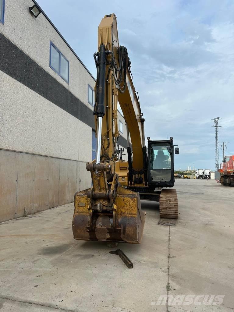 CAT 323 D LN Bandgrävare