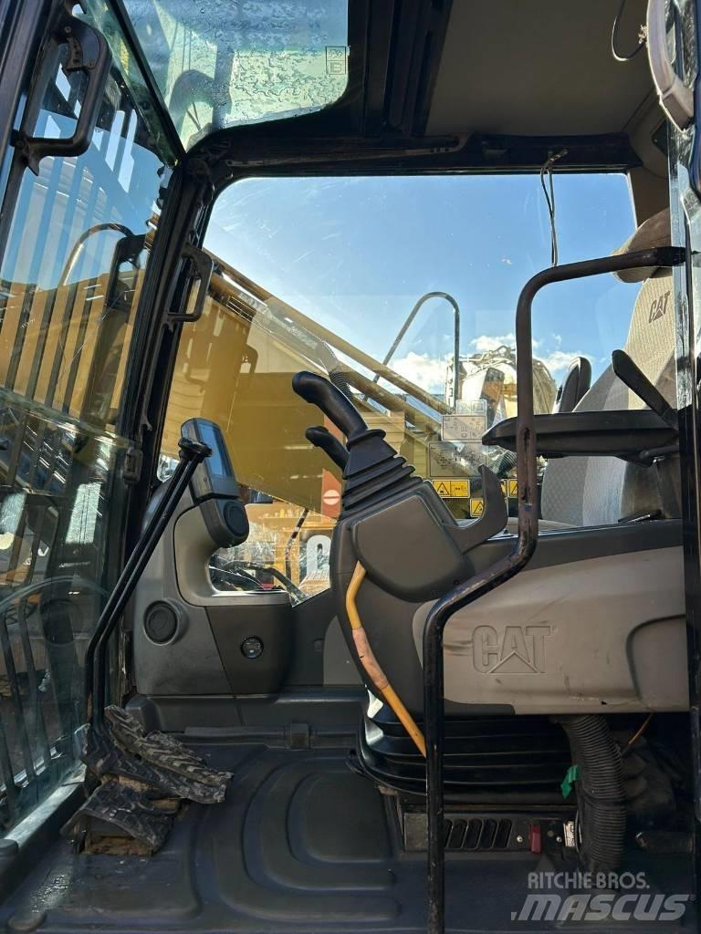 CAT 324 D L Bandgrävare