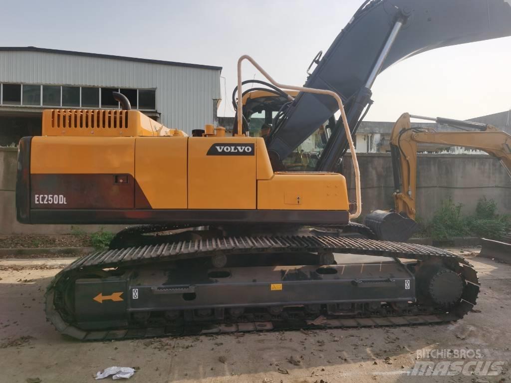 Volvo EC 250 D L Bandgrävare