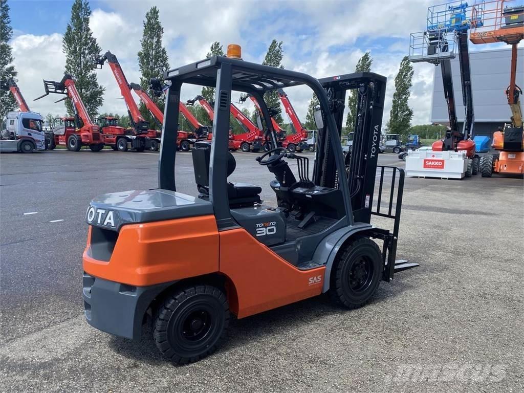Toyota 52-8FDF30 Dieselmotviktstruckar