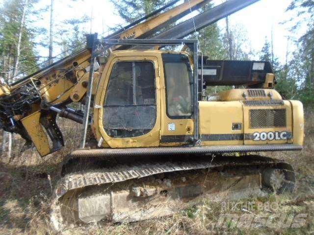 John Deere 200 LC Kvistare