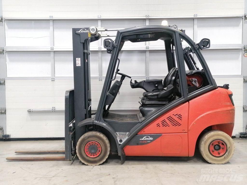 Linde H25T-02 Gasolmotviktstruckar