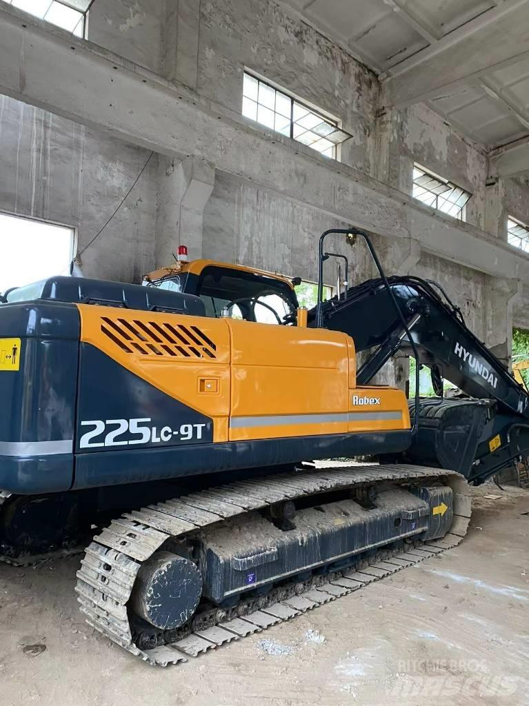 Hyundai 225LC-9 Bandgrävare