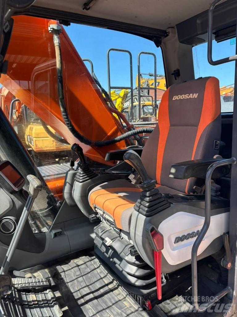 Doosan DX 255 NLC-5 Bandgrävare