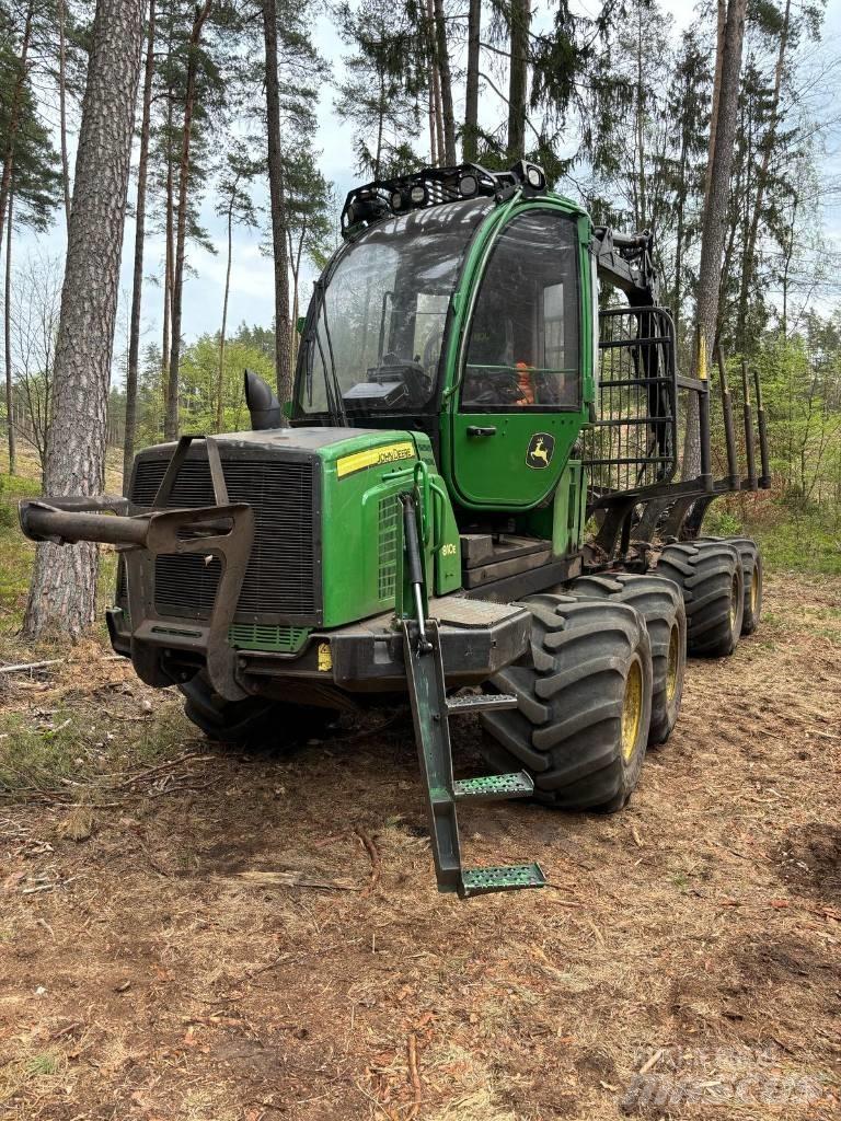 John Deere 810 E Skotare