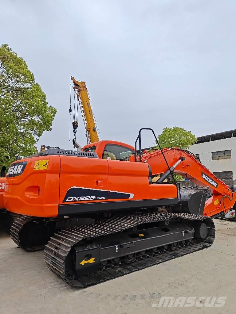 Doosan DX 225 LC-9C Bandgrävare
