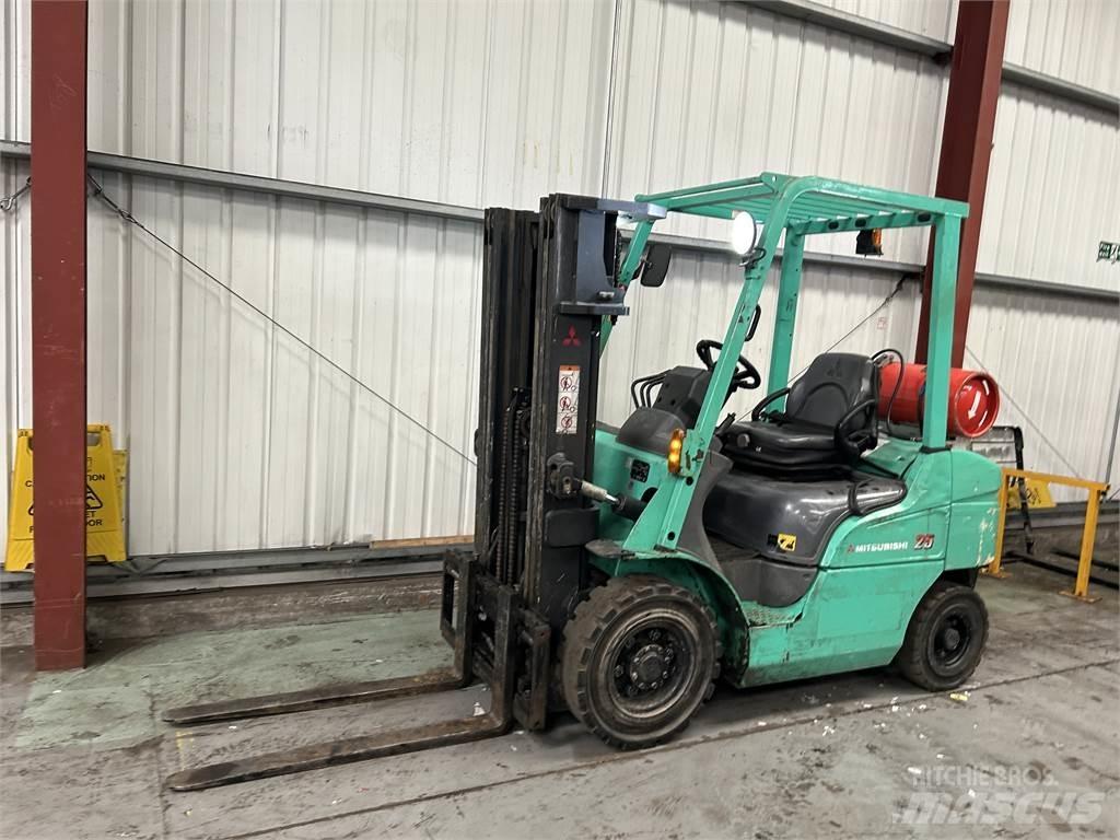 Mitsubishi FG25NT Gasolmotviktstruckar