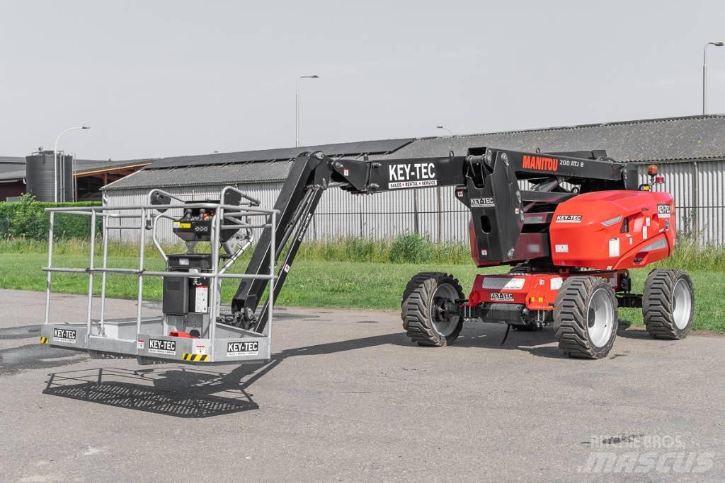 Manitou 200 ATJ e Bomliftar