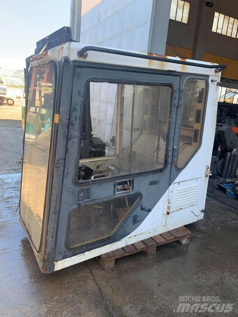CAT 375 Hytter och interiör