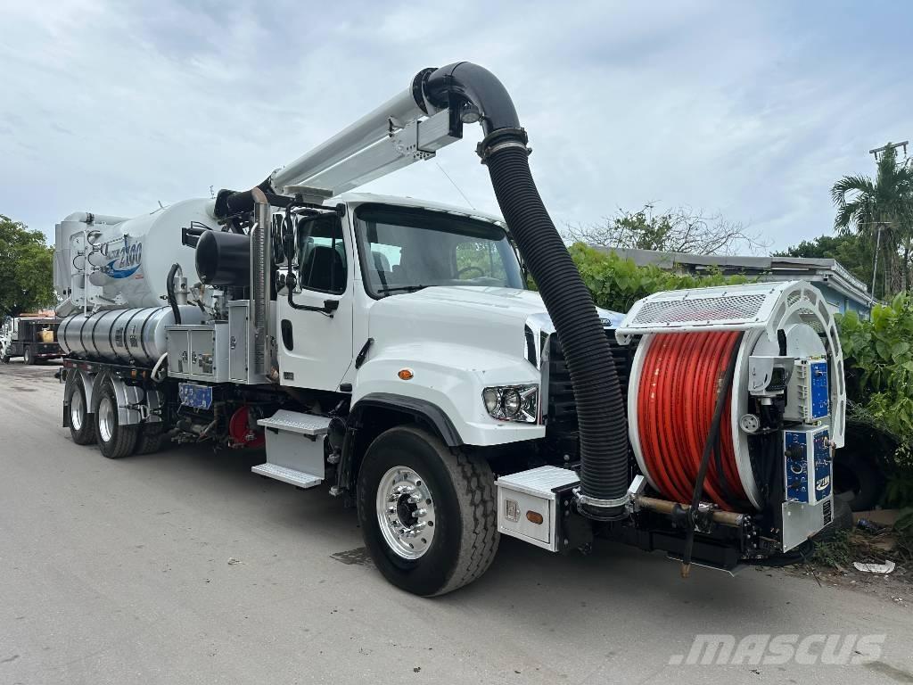 Freightliner 114 SD Slamsugningsbil