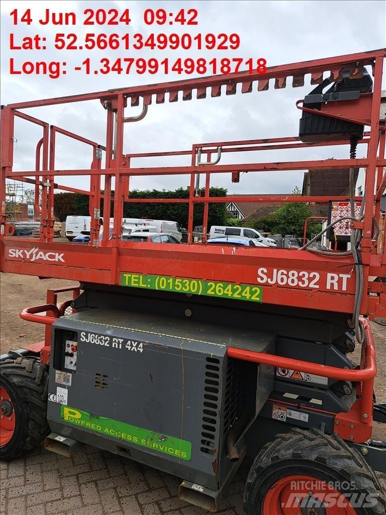 SkyJack SJ 6832 RT Saxliftar