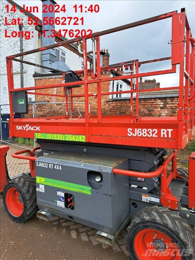 SkyJack SJ 6832 RT Saxliftar