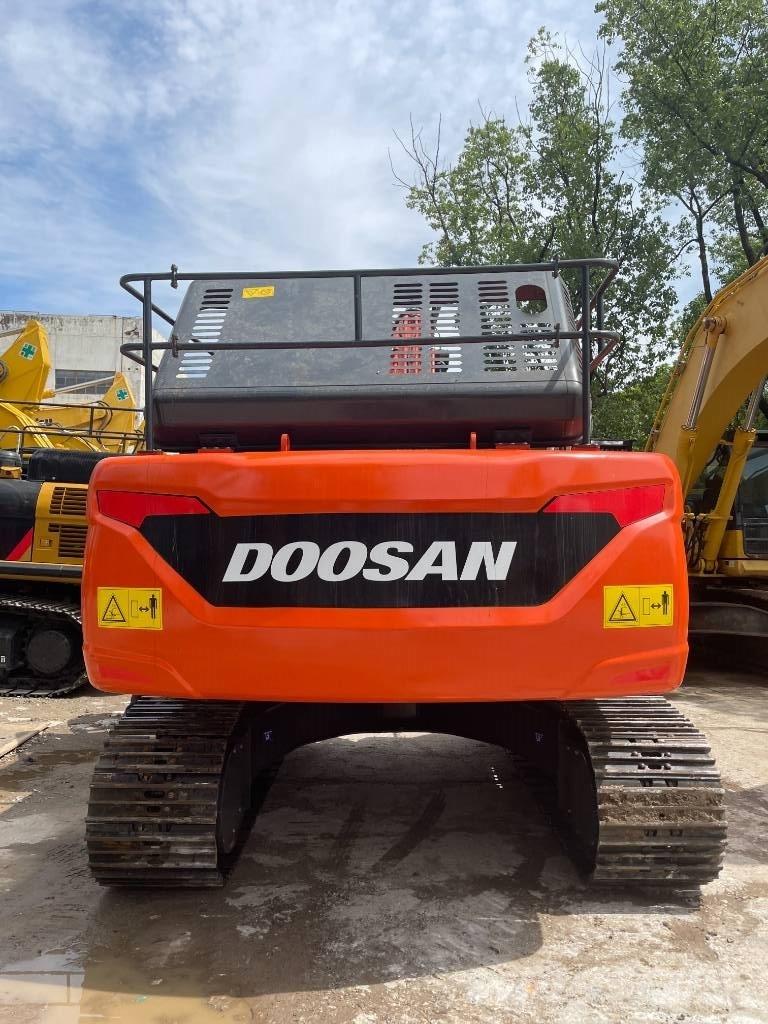 Doosan DX 225 Midigrävmaskiner 7t - 12t