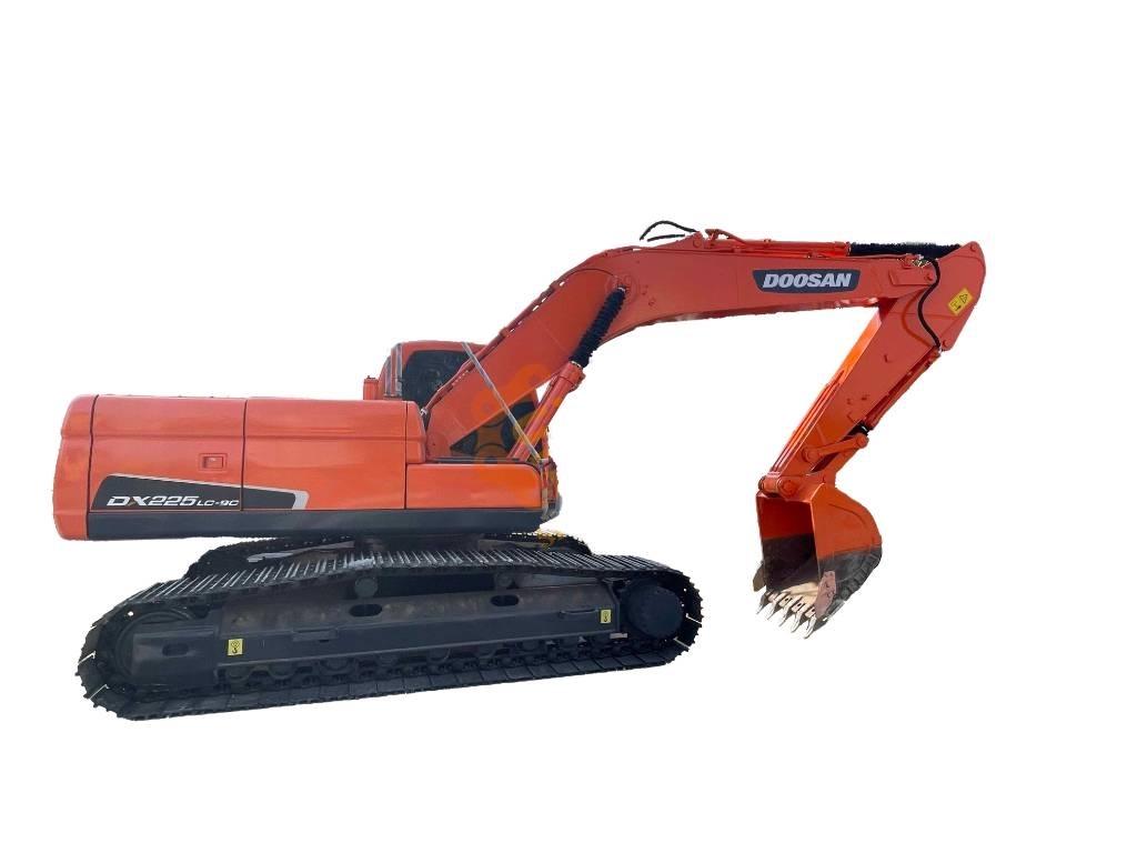 Doosan DX 225 LC Bandgrävare