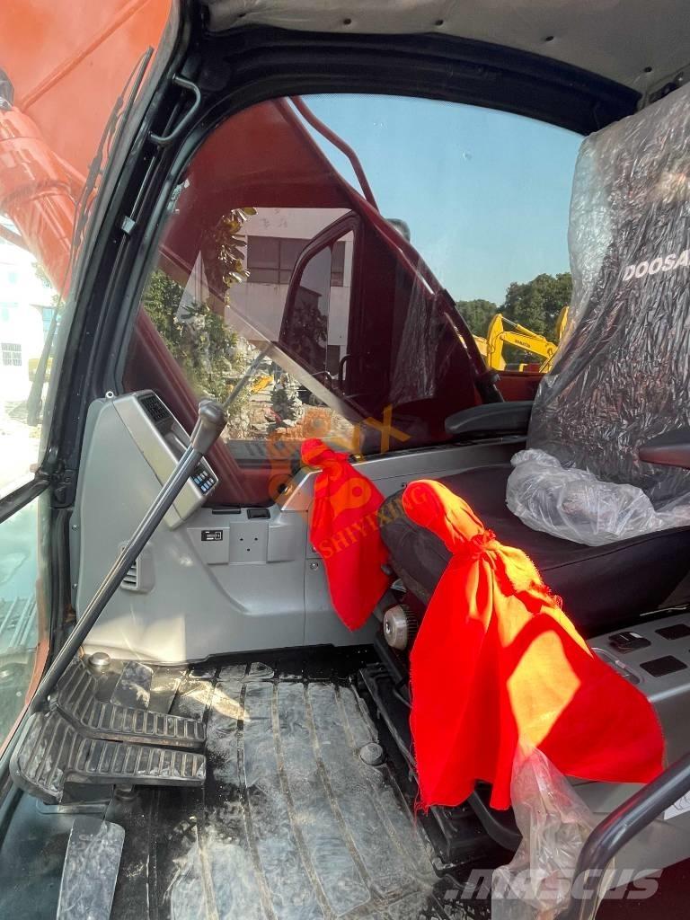 Doosan DX 225 LC Bandgrävare