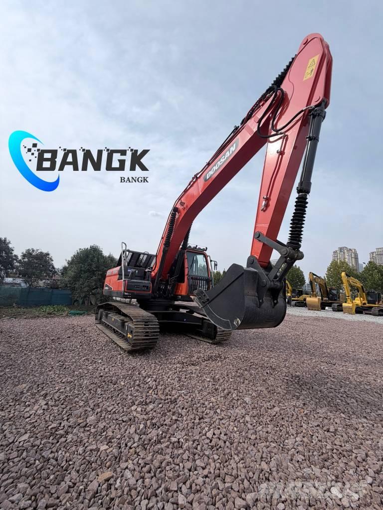 Doosan DX 225 LC Bandgrävare