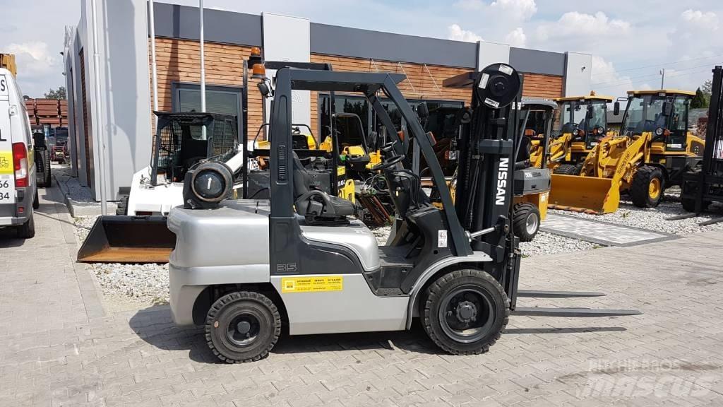 Nissan UGL02A35DU Gasolmotviktstruckar