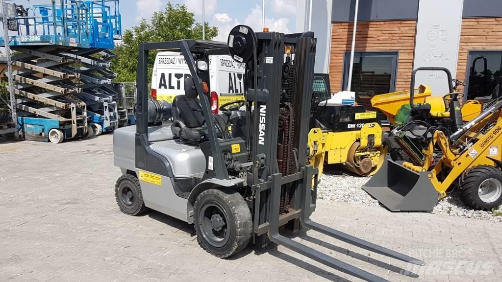 Nissan UGL02A35DU Gasolmotviktstruckar