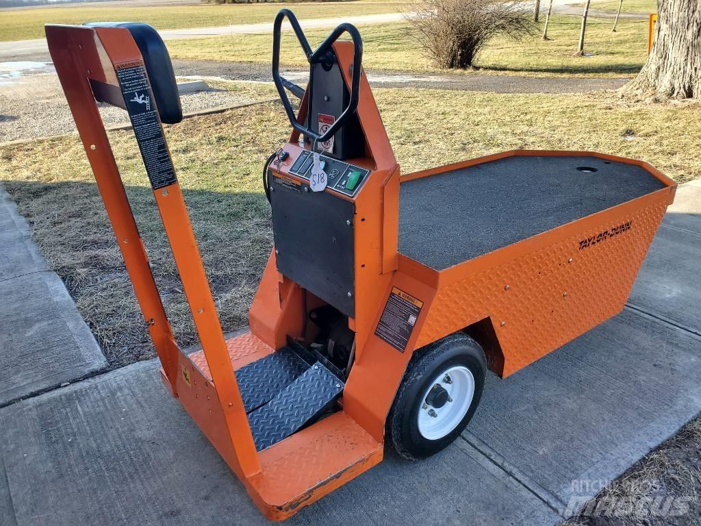 Taylor-Dunn SC100 Dragtruck