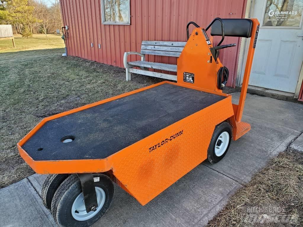 Taylor-Dunn SC100 Dragtruck