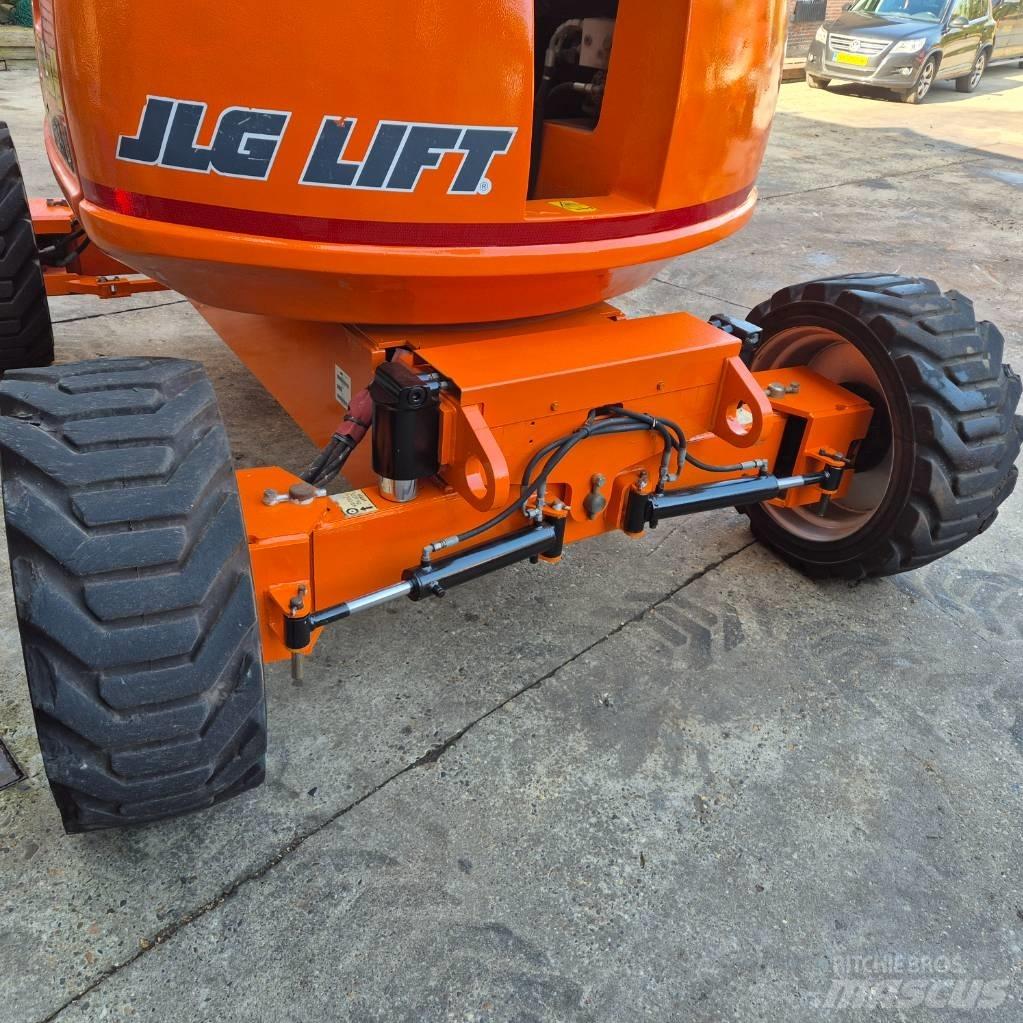 JLG 600 AJ Bomliftar