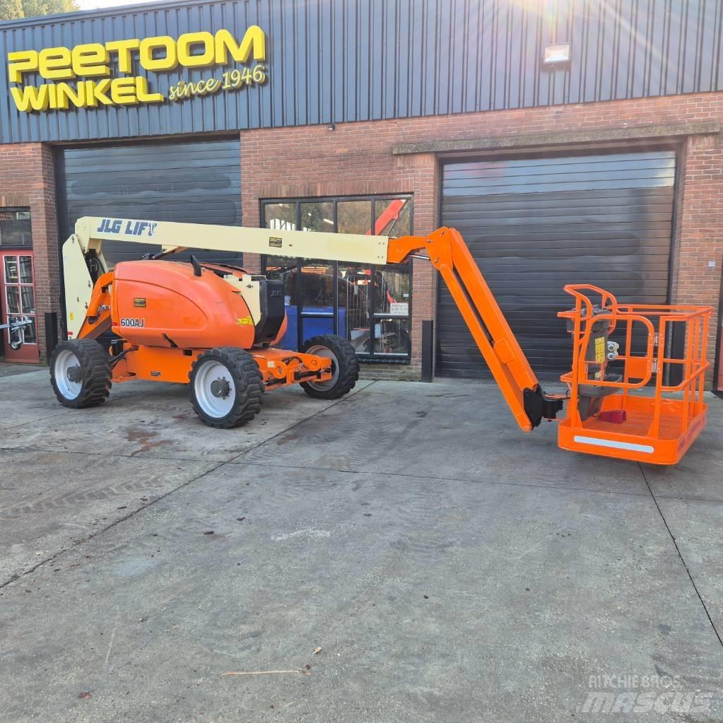 JLG 600 AJ Bomliftar